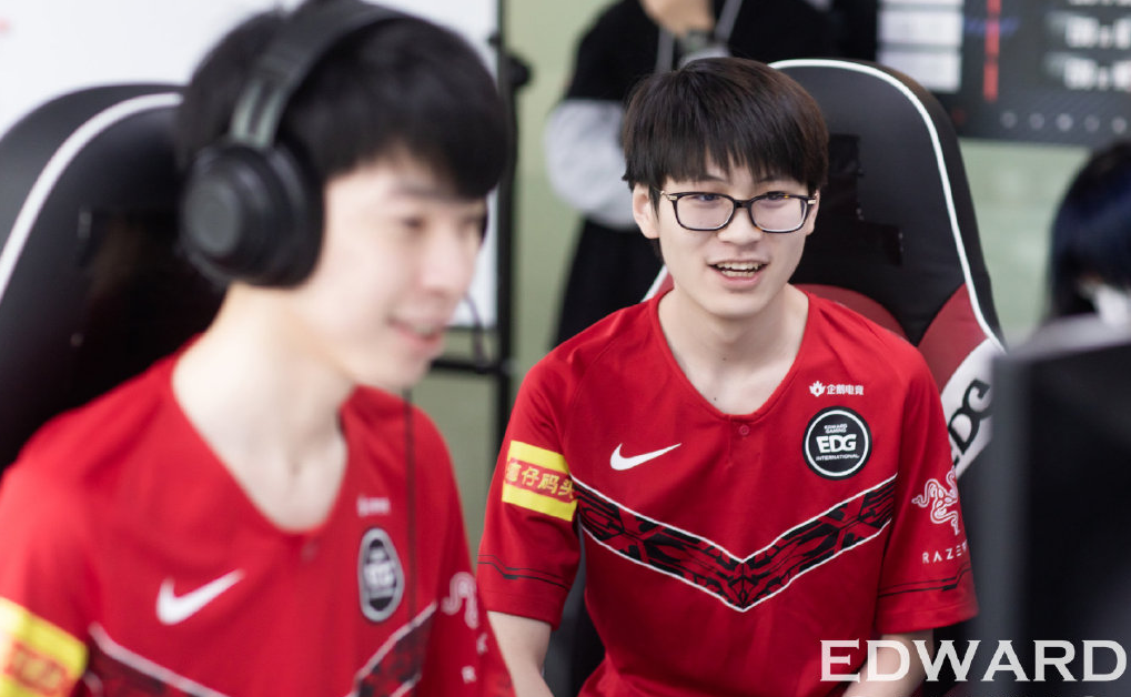 开云体育入口-包含V5横扫IG，Scout极限生还后反打激烈交锋八强赛，锁定晋级资格的词条