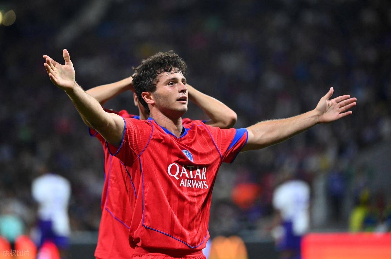 巴黎圣日耳曼继续领跑法甲积分榜，尤文图斯传奇主帅已确认将接手球队的简单介绍