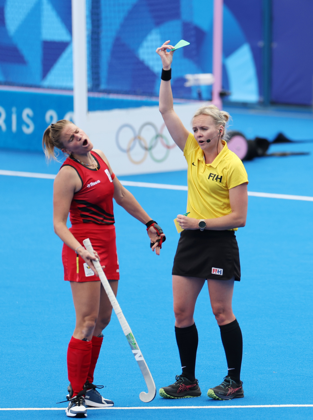 阿根廷女足球队在比赛中遇到困难