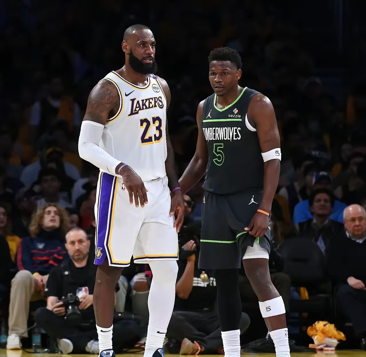 关于热火B队轻取灰熊，乔治·希尔统治全场的信息