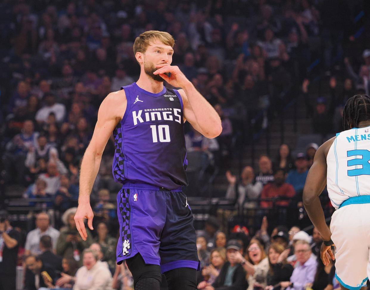 黄蜂绝杀雄鹿B队,萨博尼斯送出助攻 黄蜂绝杀雄鹿B队,萨博尼斯送出助攻