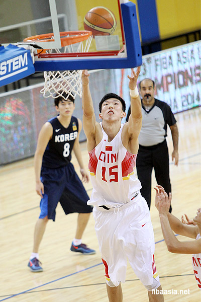 开云体育APP下载-重庆男篮凭借实力，艰难战胜对手