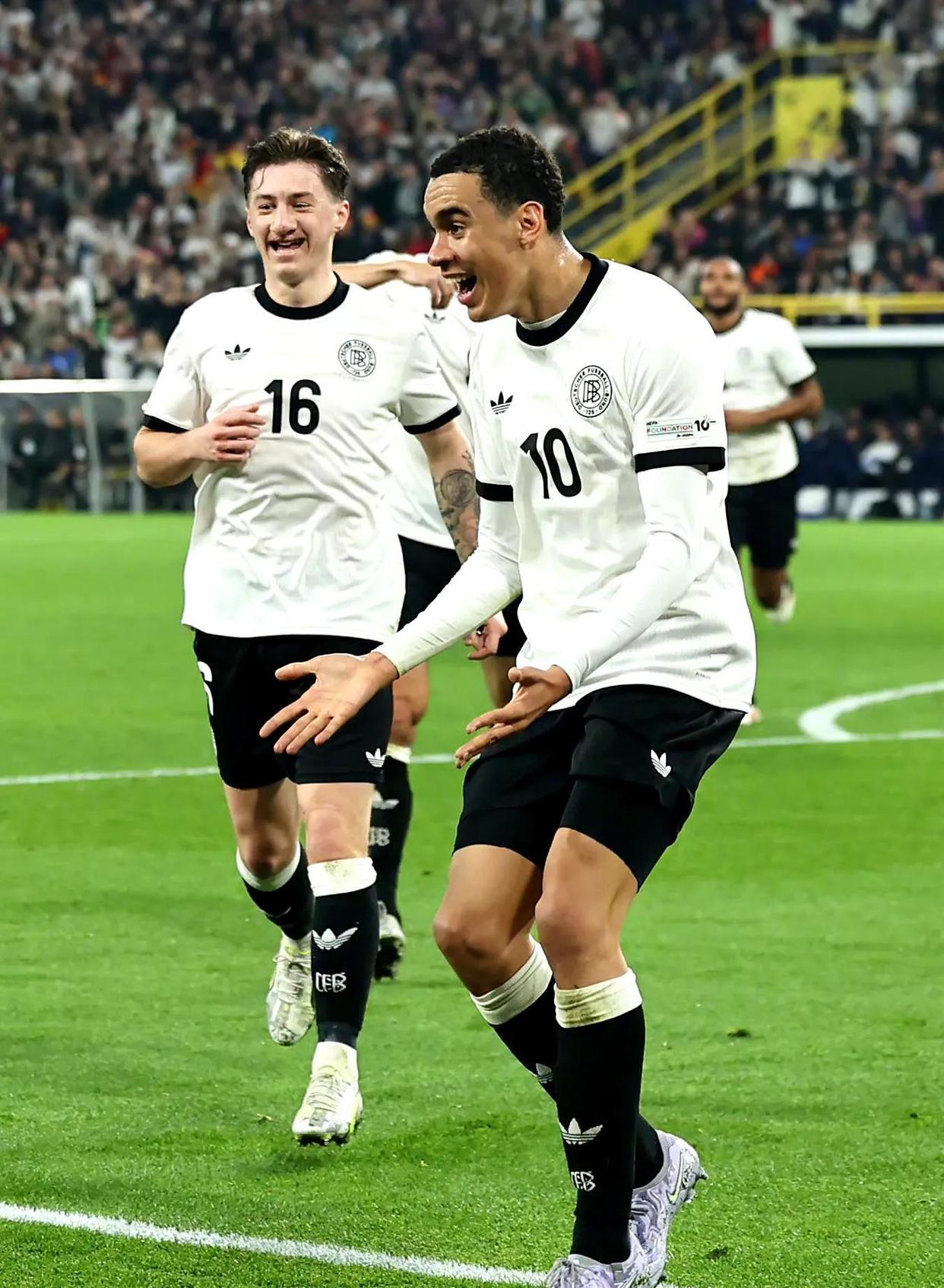 欧洲足坛巨星齐聚,对抗激烈 欧洲足坛巨星齐聚,对抗激烈