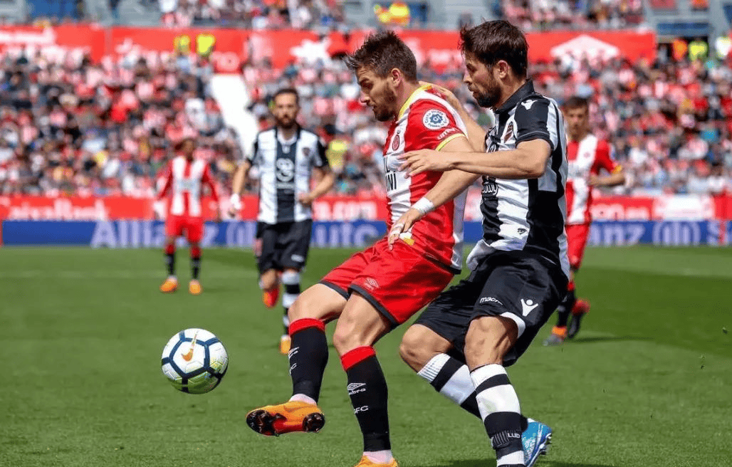 开云体育中国-西甲赛场上双方球队实力对抗，角逐激烈的简单介绍