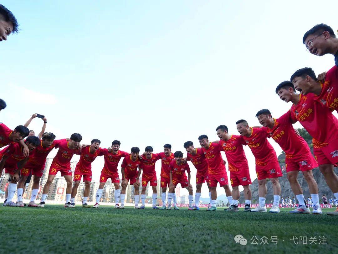 开云体育直播-贵州球员表现抢眼，帮助球队夺得胜利