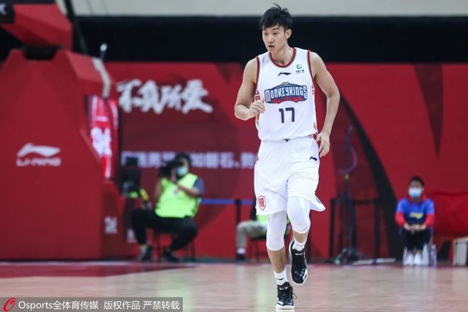 贵州球员表现抢眼，帮助球队夺得胜利