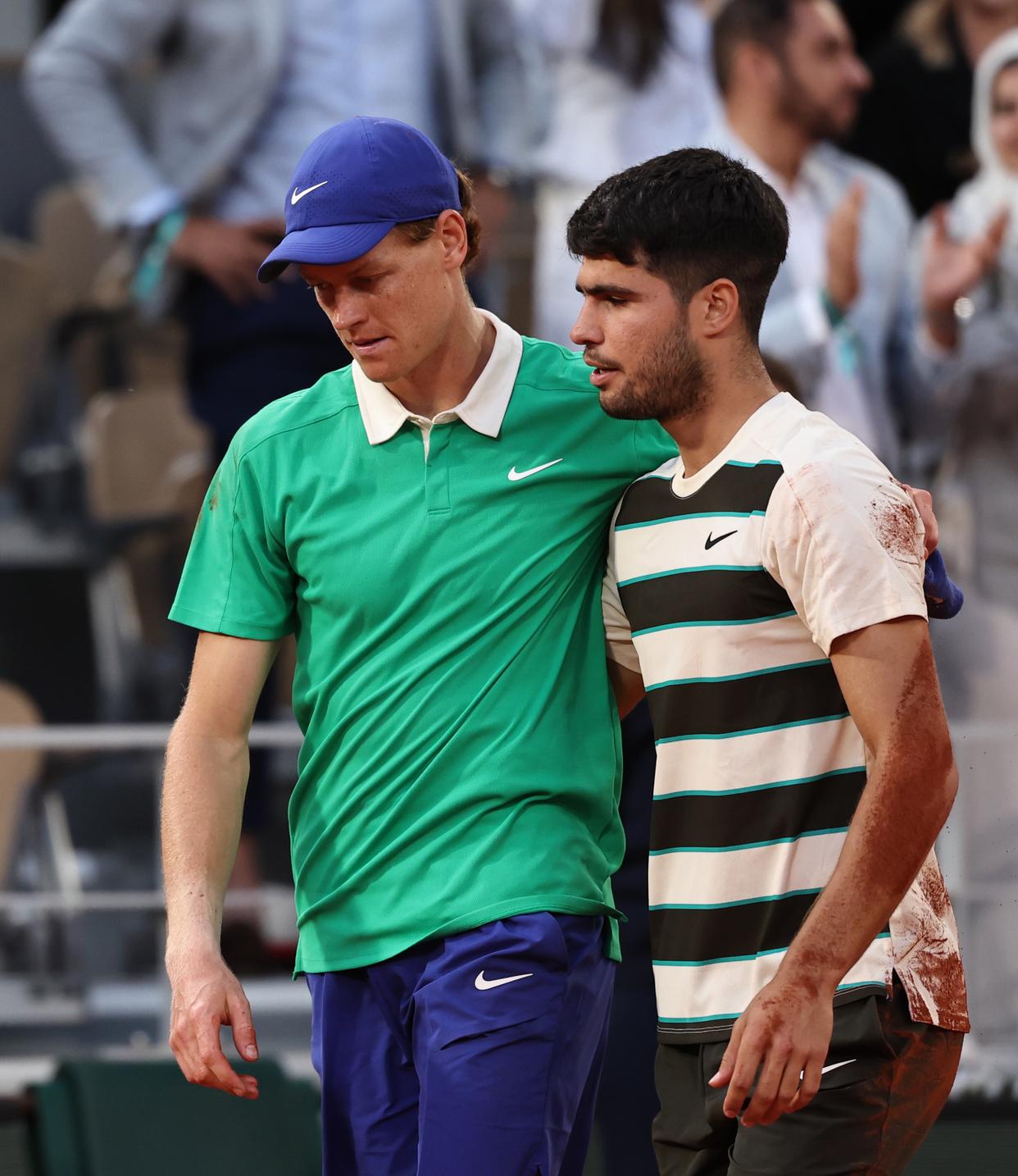 包含美国网球队险胜欧洲网球队，阿尔卡拉斯关键制胜的词条