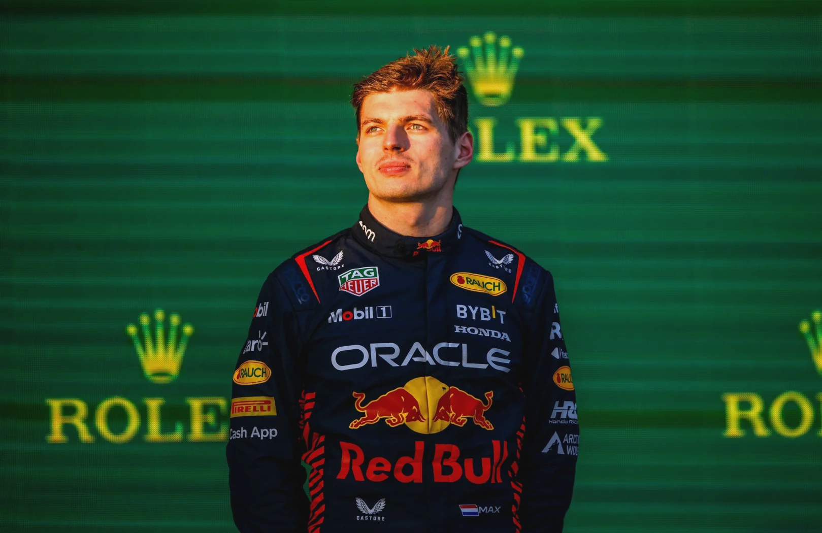 开云体育登录-包含红牛车队碾压红牛二队，佩雷兹统治全场的词条