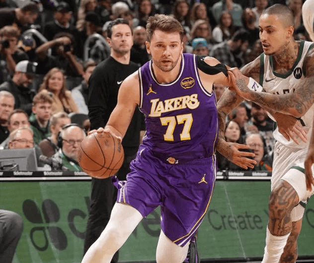 开云体育中国-关于湖人绝杀雄鹿，福克斯关键制胜的信息