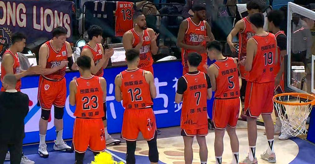 关于广州队碾压国王，范弗利特统治全场的信息