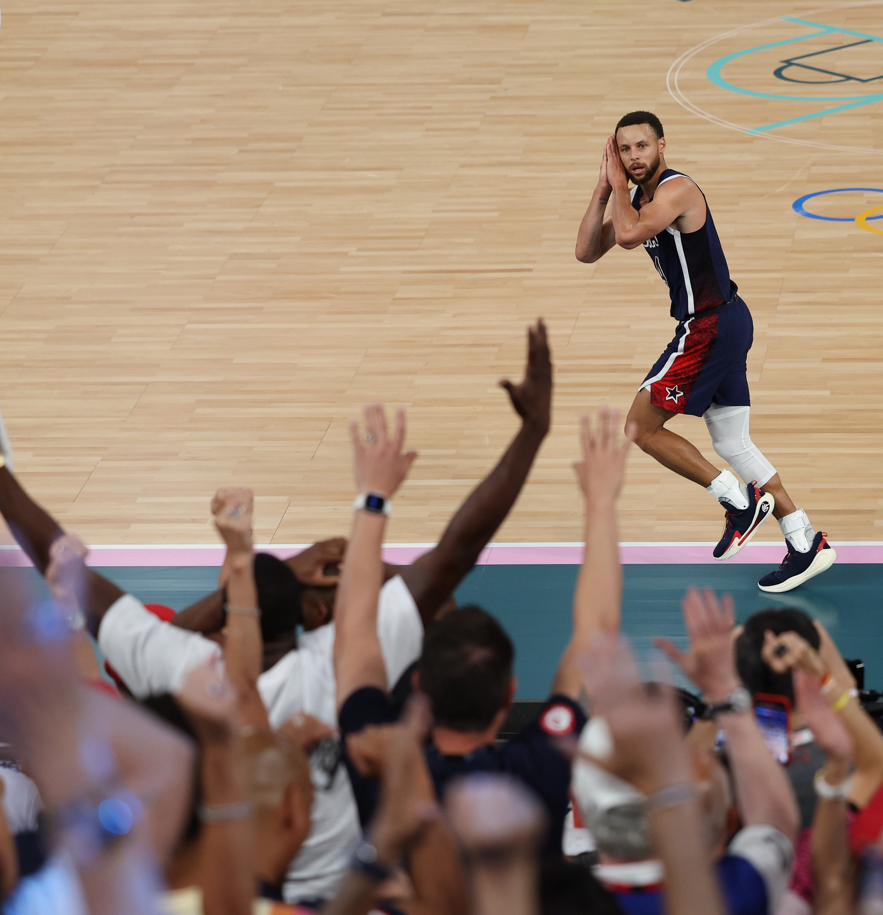 骑士逆转马刺，布克点燃赛场