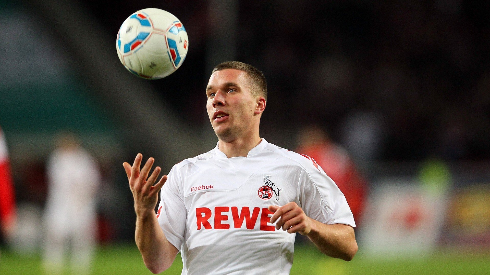 西甲国家德比之夜，维尼修斯末节接管比赛，伯纳乌见证新王诞生